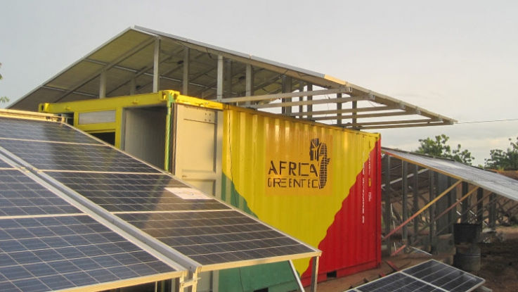 gerador solar contentor eletrificação aldeia África