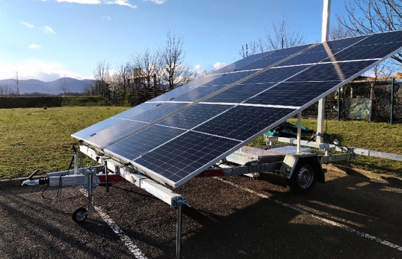générateur solaire sur remorque panneaux photovoltaïques