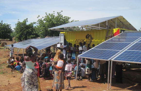 Elektrifizierung des Dorfes solar container