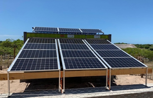 panneaux solaires en container