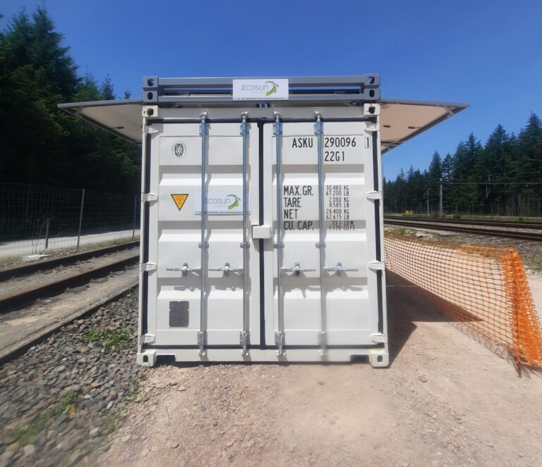 Cadre solaire Frame-Watt® sur conteneur pour Colas Rail à Lacour d'Arcenay