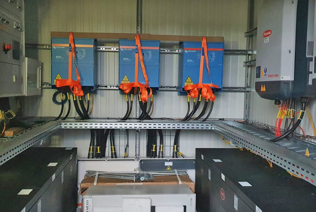 Fix-Watt® solar container for TOTAL station